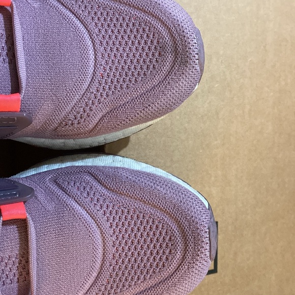 Adidas Ultraboost 22 W, Size 7.5 - Picture 11 of 11